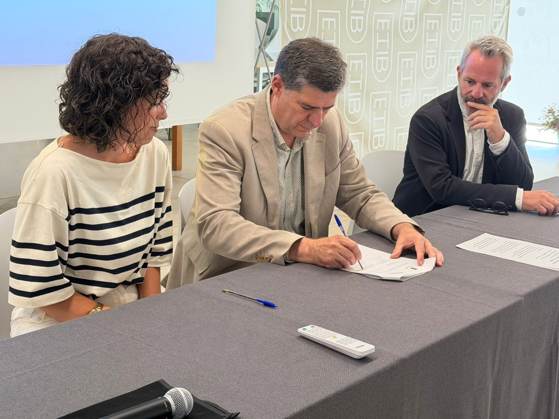 El Govern firma varios convenios para garantizar en Eivissa la formación de profesionales del sector turístico