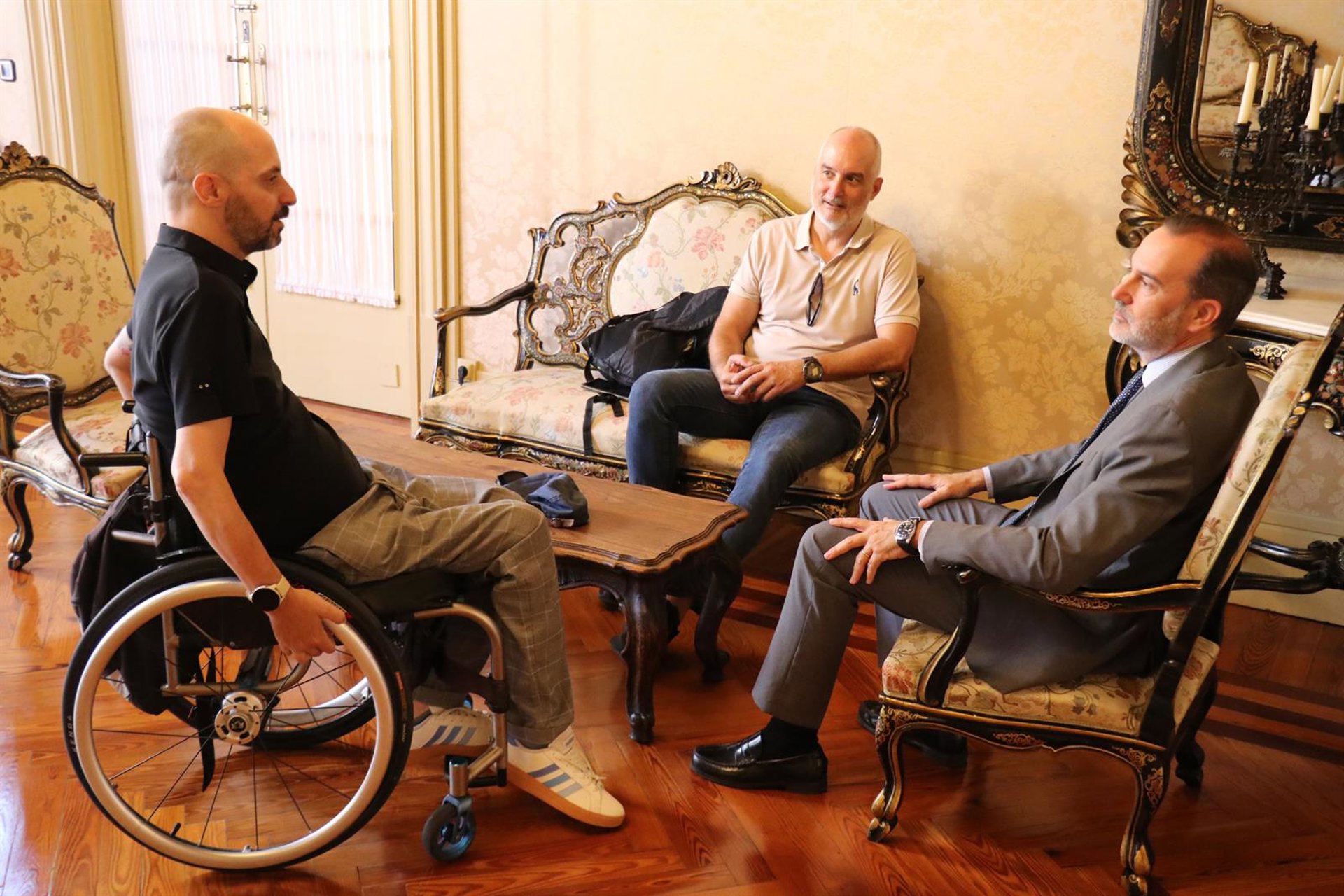 Le Senne recibe al presidente de Impulsa Igualdad, Alessandro Marinelli