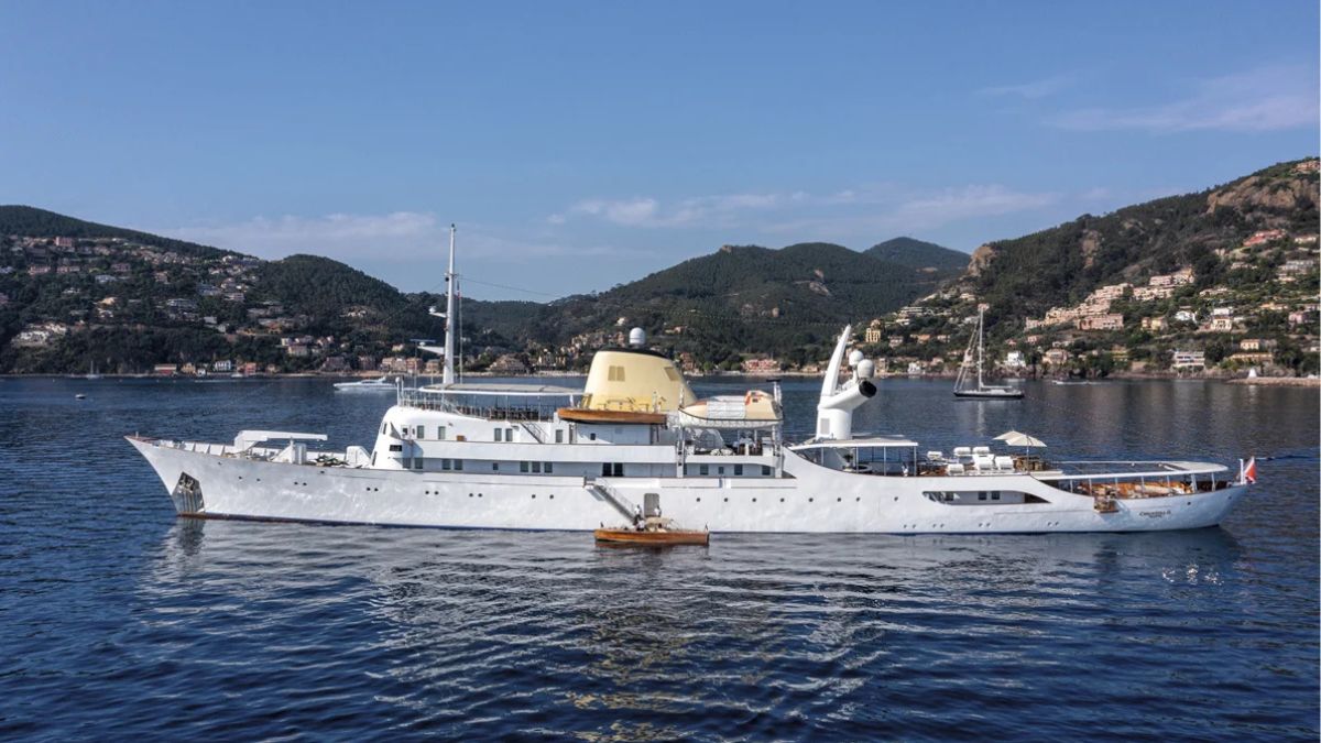 El legendario palacio flotante de Aristóteles Onassis busca nuevo dueño: así es el Christina O, el yate de 52 millones de euros