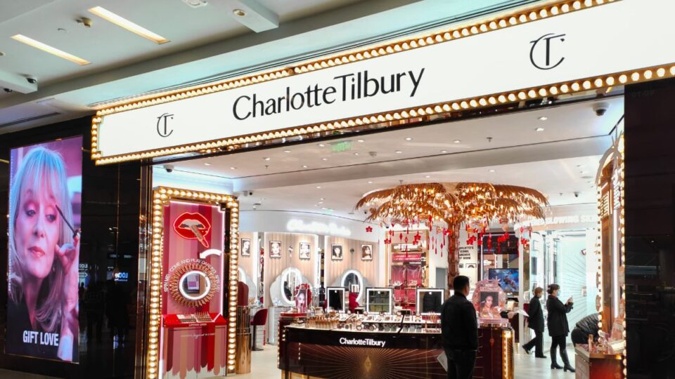 Puig eleva su participación en Charlotte Tilbury al 85% y acelera su apuesta por la belleza premium
