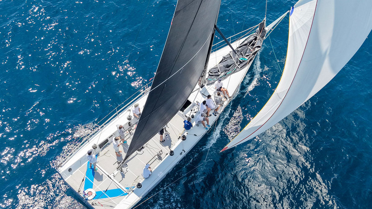 Así es el Hispania, el barco con el que Felipe VI participará en la Copa del Rey Mapfre