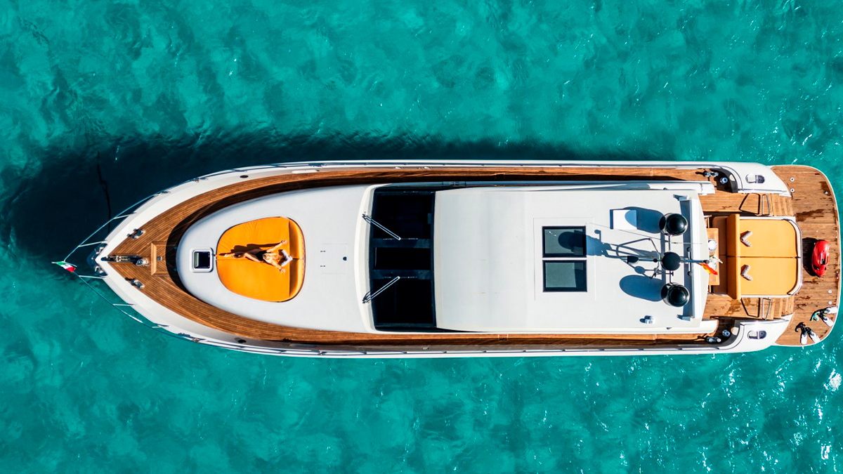 Farewell to the Lefty: A Fire Destroys the Yacht Lamine Yamal Rented in Ibiza