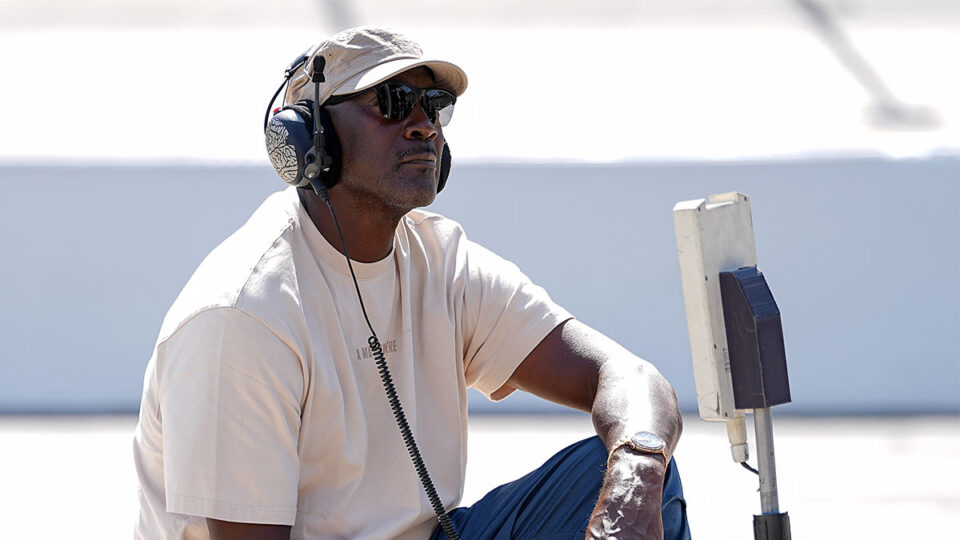 Así es el yate con el que Michael Jordan fondea en Ibiza (tras su accidente en Capri)