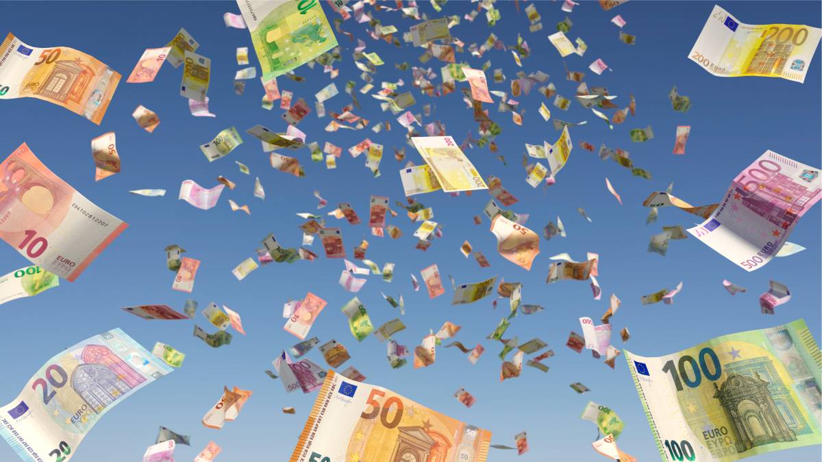 Lluvia de billetes de euro (Getty Images)
