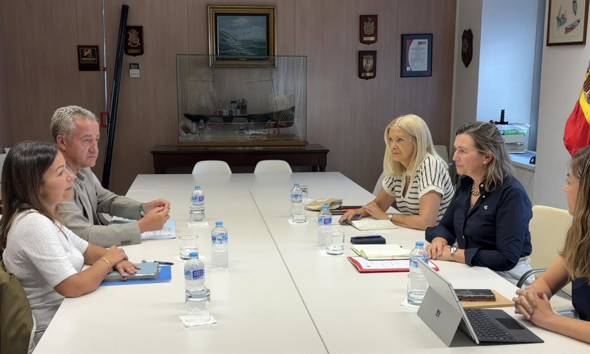 La Xunta se reúne con el Gobierno central para «reforzar» la colaboración en control e inspección pesquero