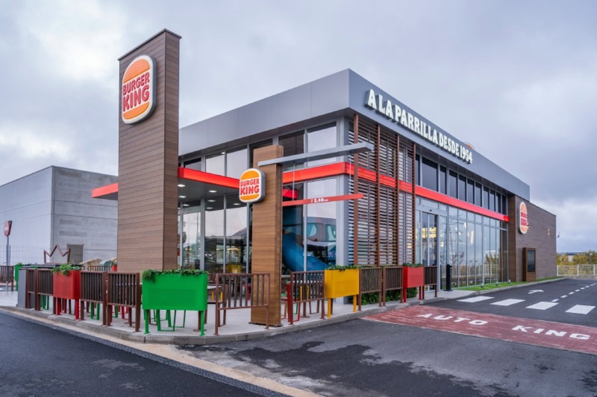 RBE (Burger King y Popeyes) deja atrás los ‘números rojos’ en 2025 y registra récord de ventas