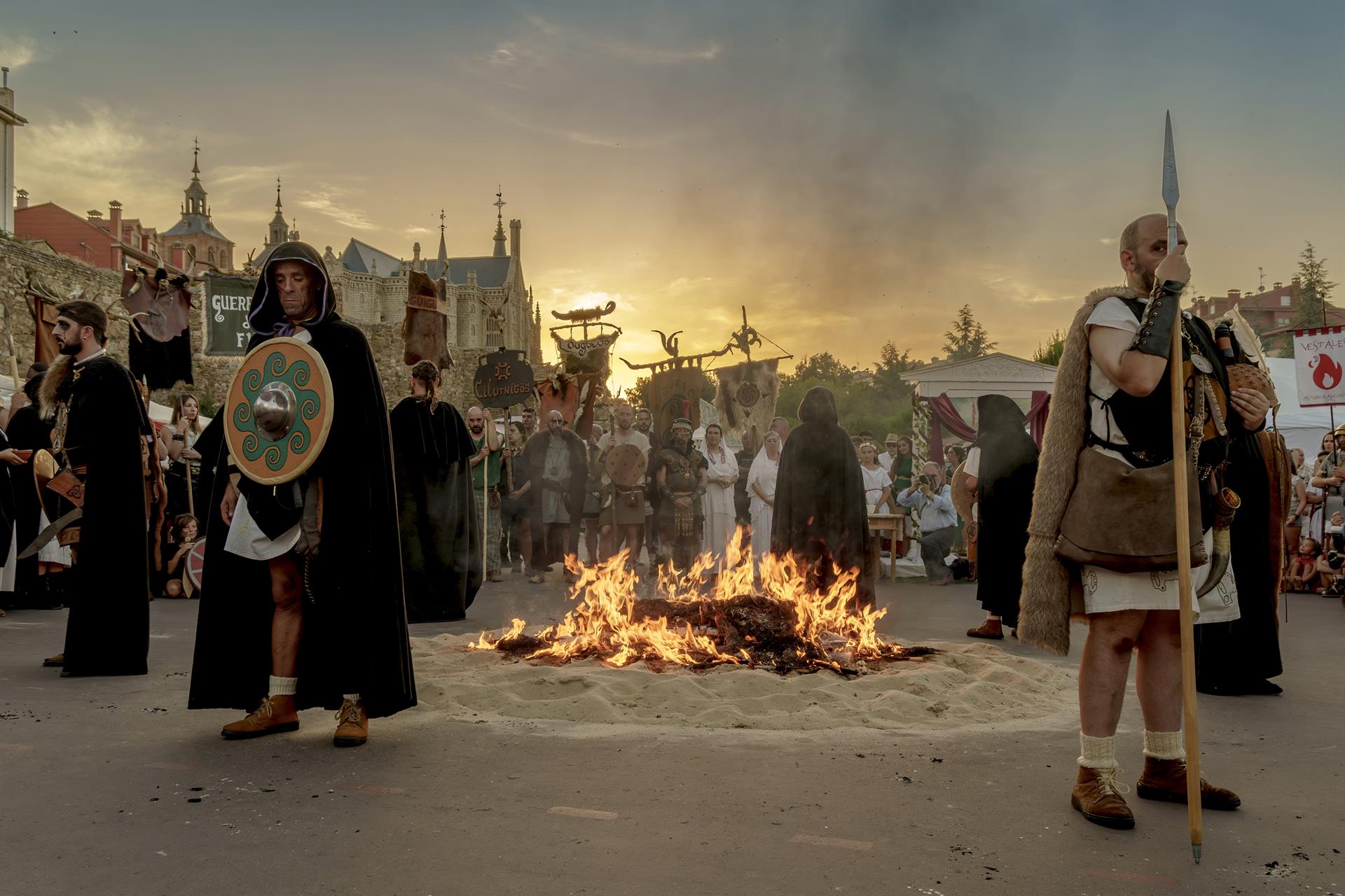 Astorga conmemora el 40º aniversario de ‘Astures y Romanos’ e inicia los trámites para ser Fiesta de Interés Nacional
