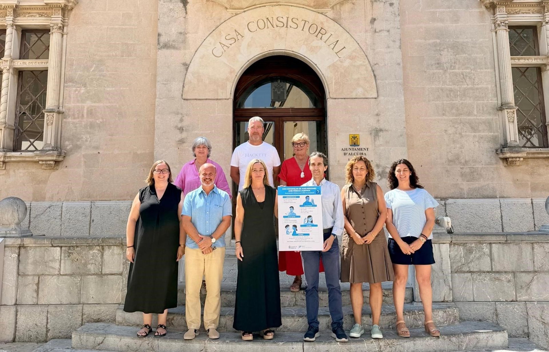 Alcúdia instalará carteles en espacios municipales para facilitar la comunicación con personas con discapacidad auditiva