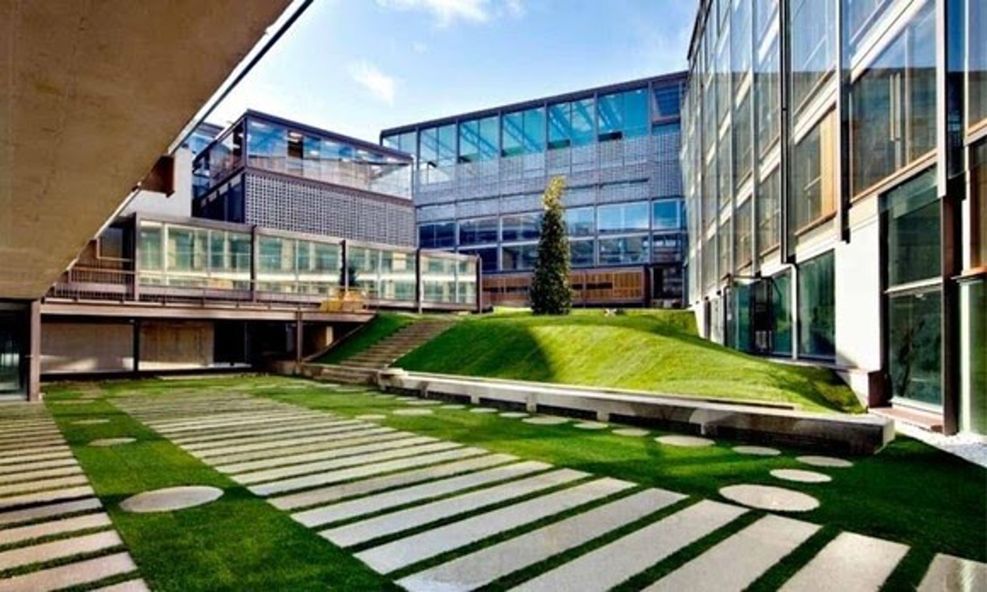 Espacio Iberia abrirá en septiembre en el COAM de Madrid para presentar su estrategia premium e innovación con IA