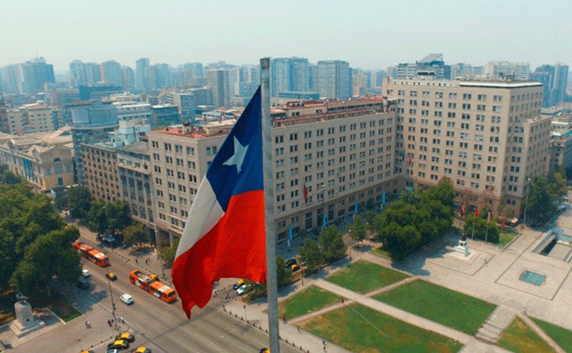 El IPC interanual de Chile sube cuatro décimas, hasta el 4,3%, pero la lectura mensual cae dos y se estanca