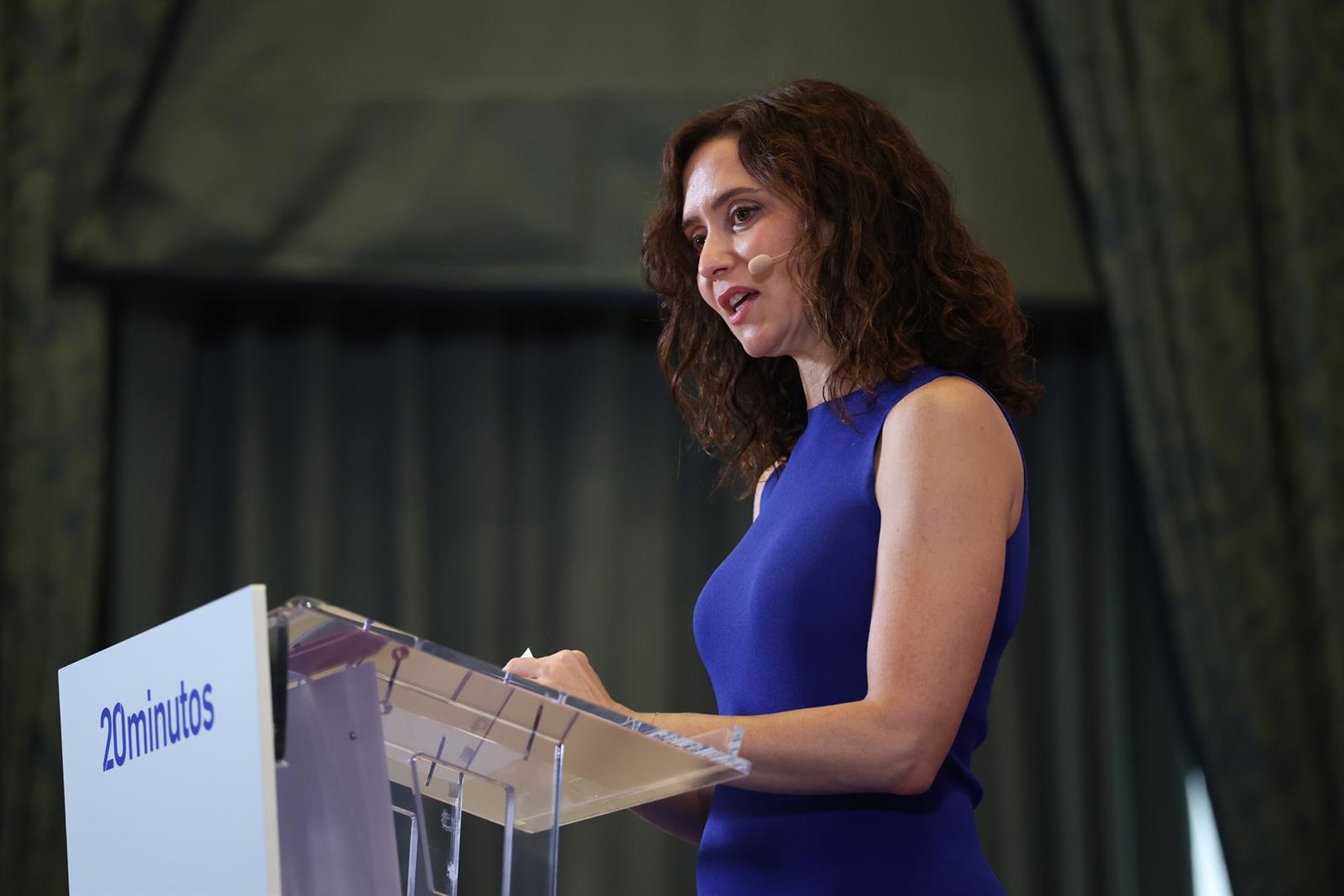 Ayuso cree que Feijóo tiene «más razón que un santo» con las bajas y que contratar en España es «sospechoso»