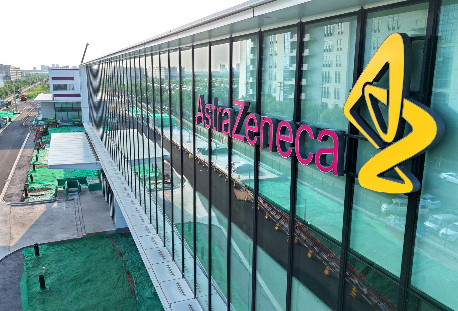 Astrazeneca se desploma un 8% en Bolsa al decepcionar los resultados de un nuevo fármaco para el corazón
