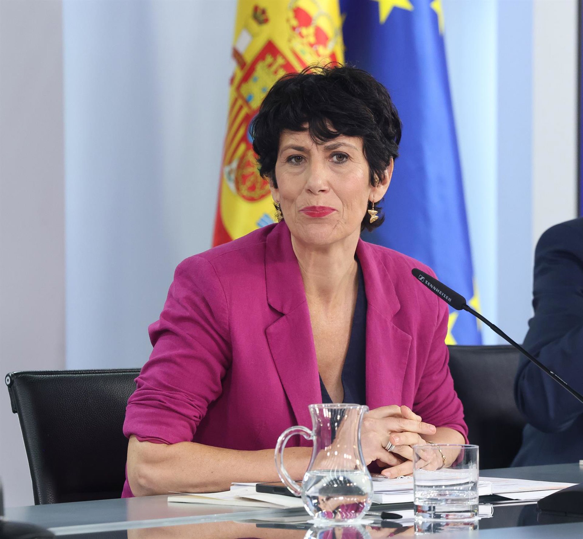 Saiz critica la «irresponsabilidad» del PP con las bajas y avisa de que quieren trabajadores «sin derechos»