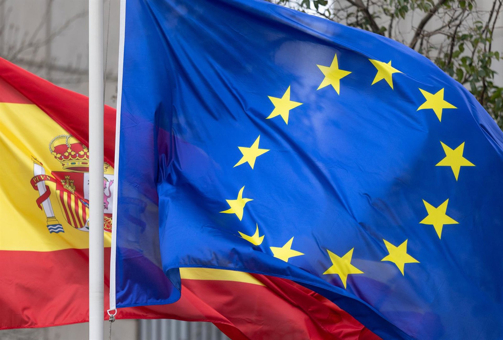 Bruselas autoriza ampliar a 65 millones las ayudas de España al campo y la pesca por el alza del combustible