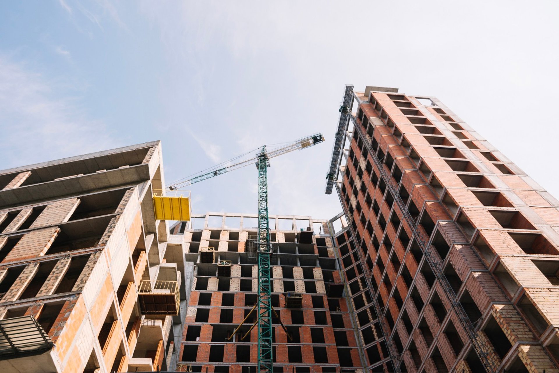 Inmobiliarias señalan que los altos precios de las viviendas fuerzan la negociación y alargan los plazos