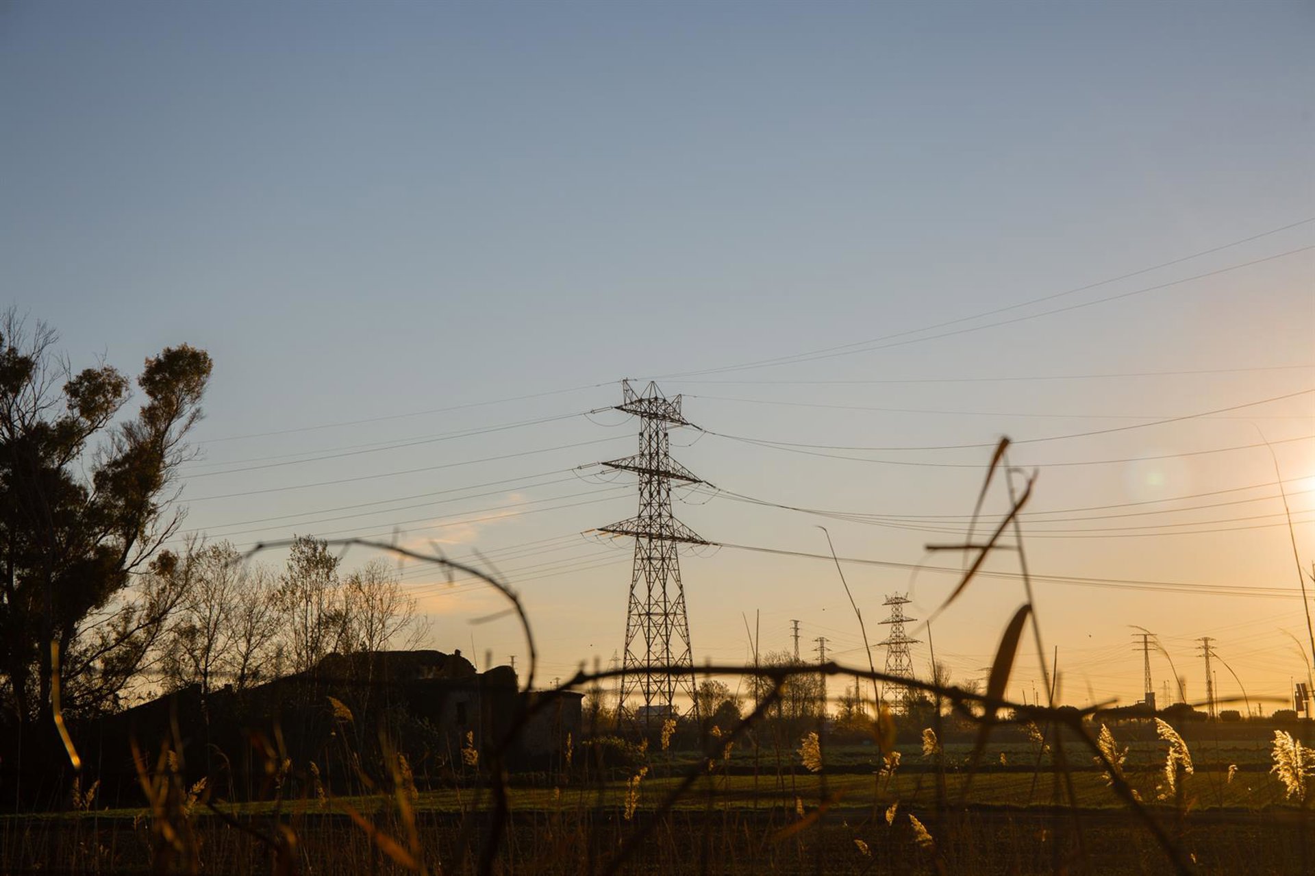 La electrificación dispara la demanda energética mundial a máximos históricos en 2025, según estudio