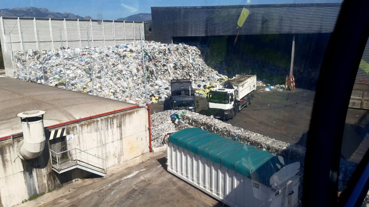 Baleària asegura que el traslado de basura a Mallorca ya ha empezado tras subsanar las incidencias en el barco Baleària asegura que el traslado de basura a Mallorca ya ha empezado tras subsanar las incidencias en el barco