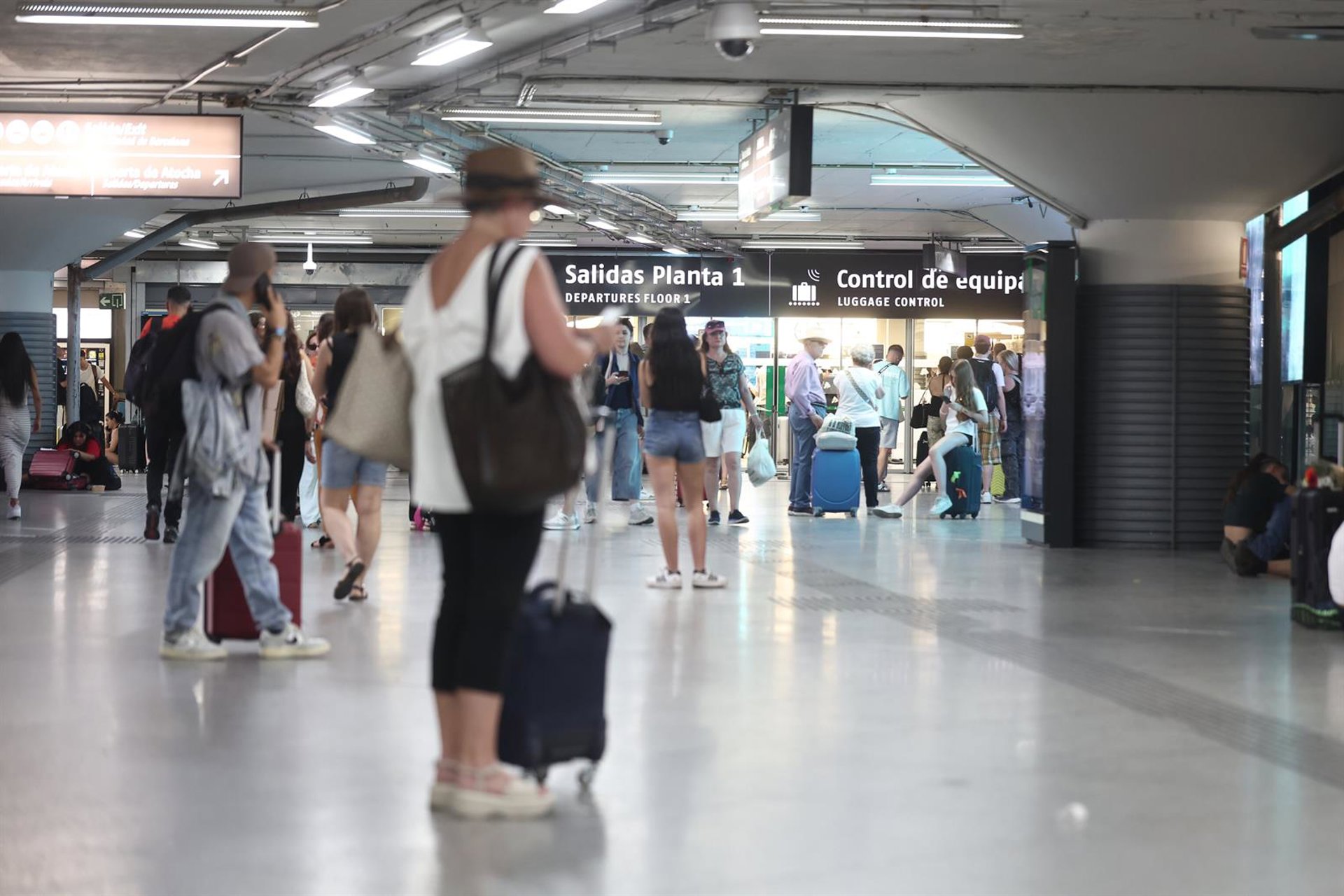 Los hogares superan los 7.000 millones en crédito al consumo en verano, más del doble que hace una década