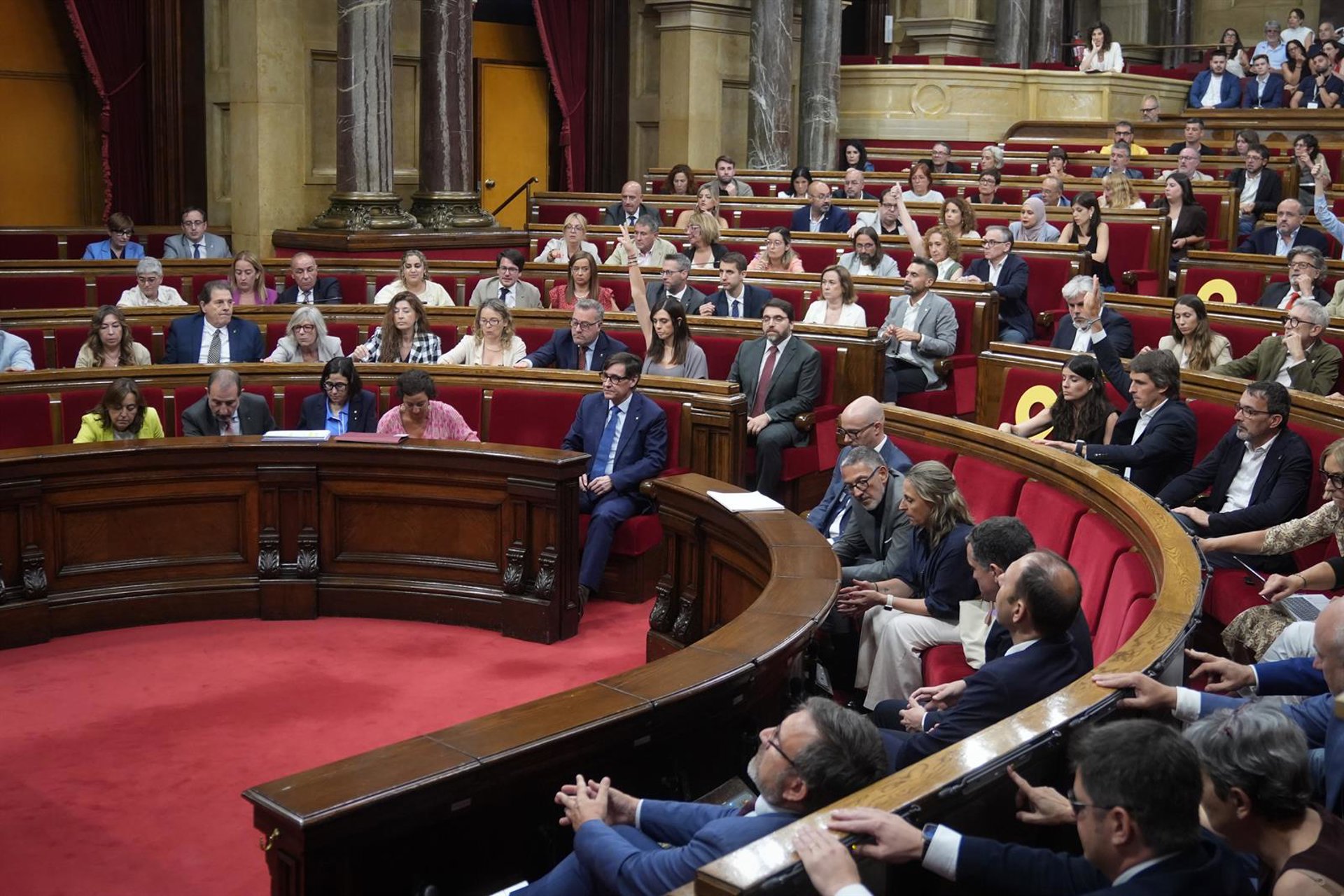 El Parlament pide al Govern un plan para la transformación de la industria química en Tarragona