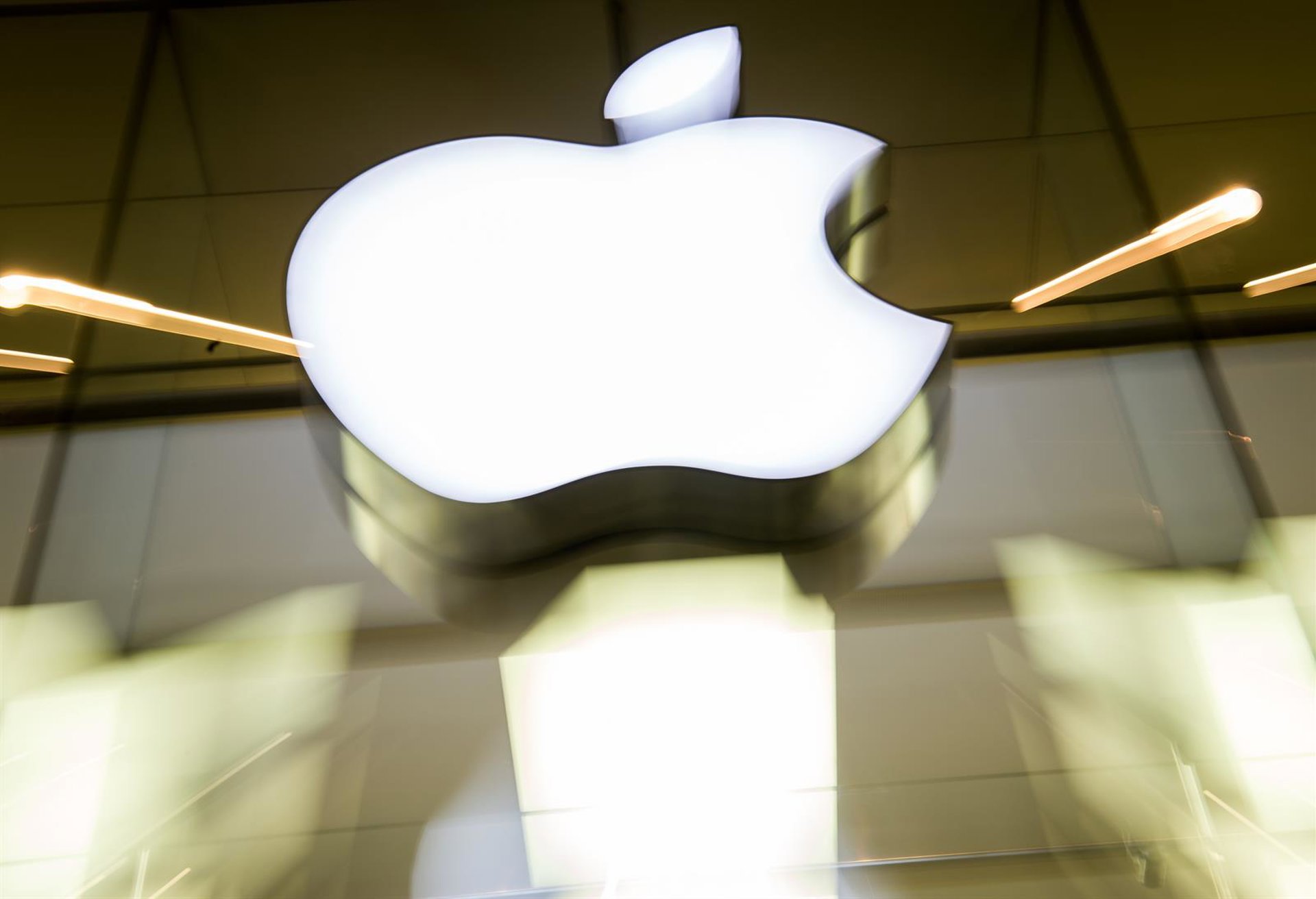 Apple destrona a Nvidia como cotizada más valiosa del mundo y se asoma a los 5 billones de dólares
