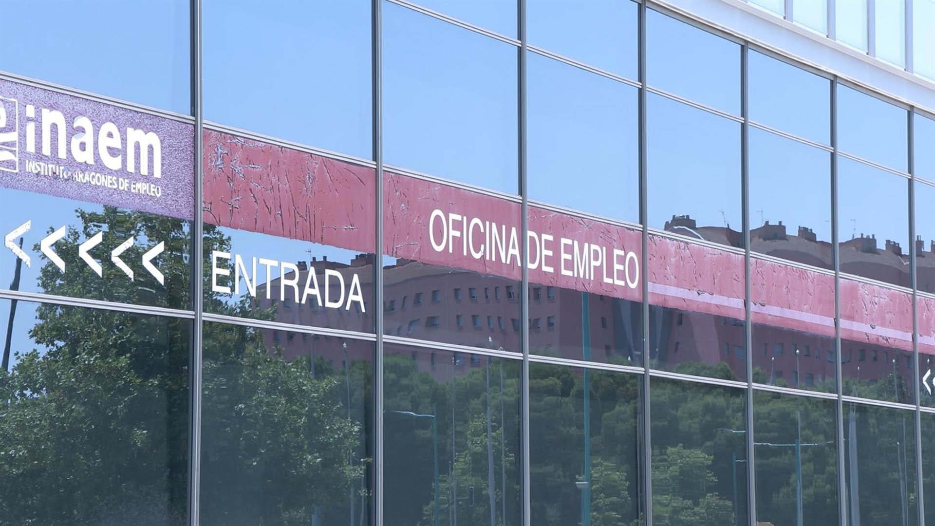 CEOE destaca el impulso del sector privado al empleo y avisa de la situación «preocupante» de autónomos