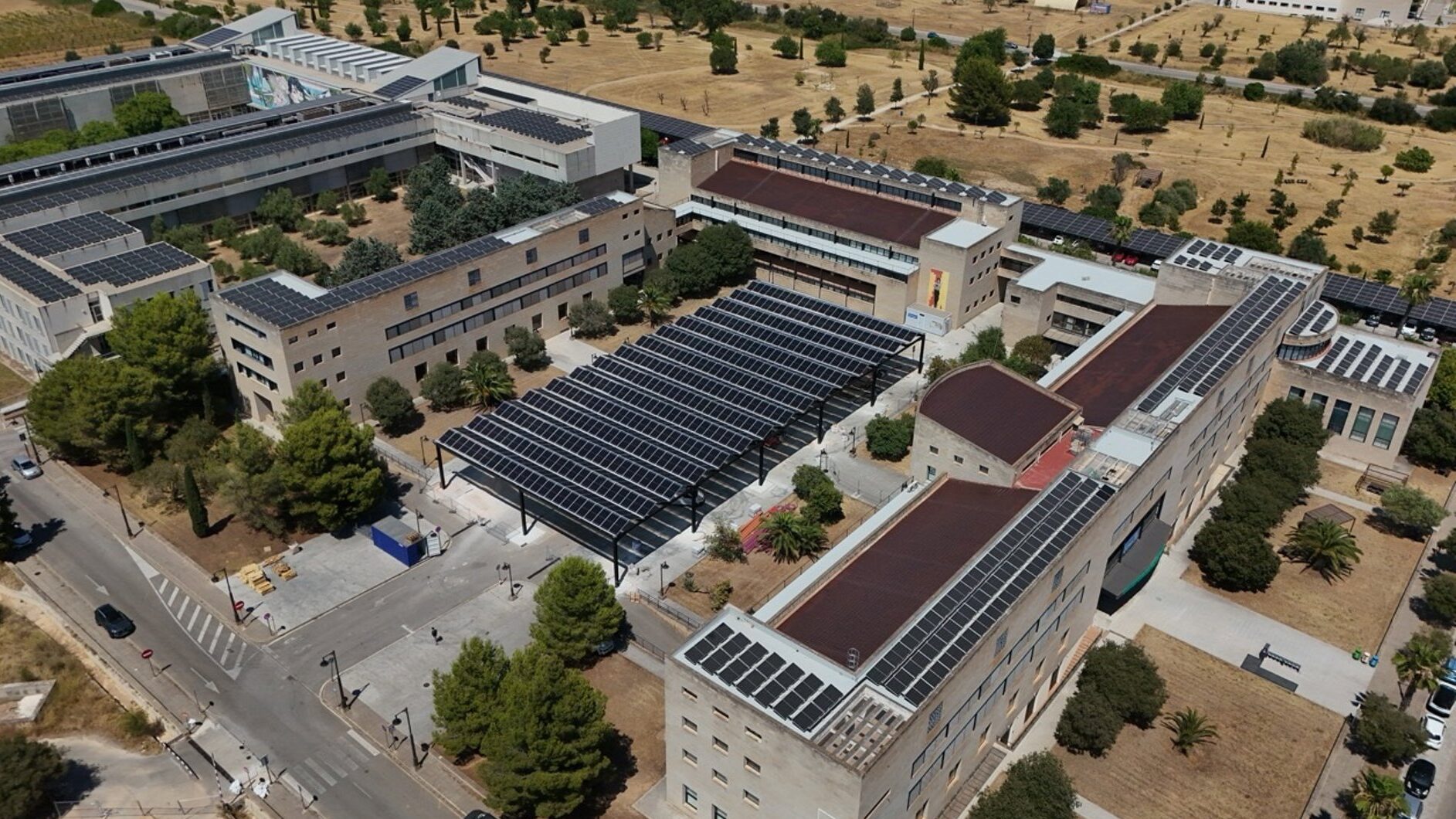 Els nous panells solars de la UIB evitaran 3.200 milions de tones d’emissions