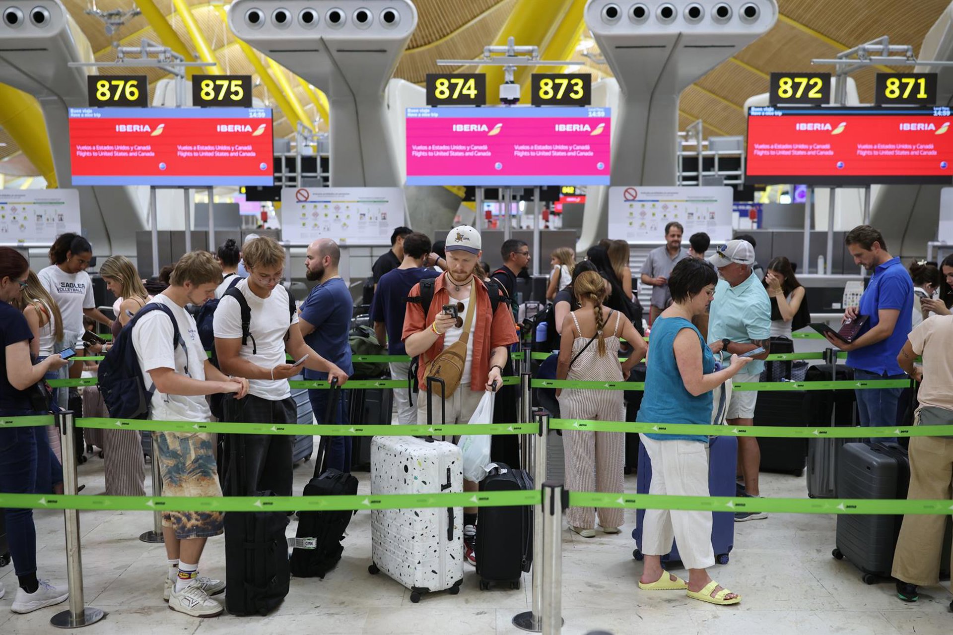España prevé 14,1 millones de asientos internacionales en agosto, un 7,2% más, destacando Reino Unido e Italia