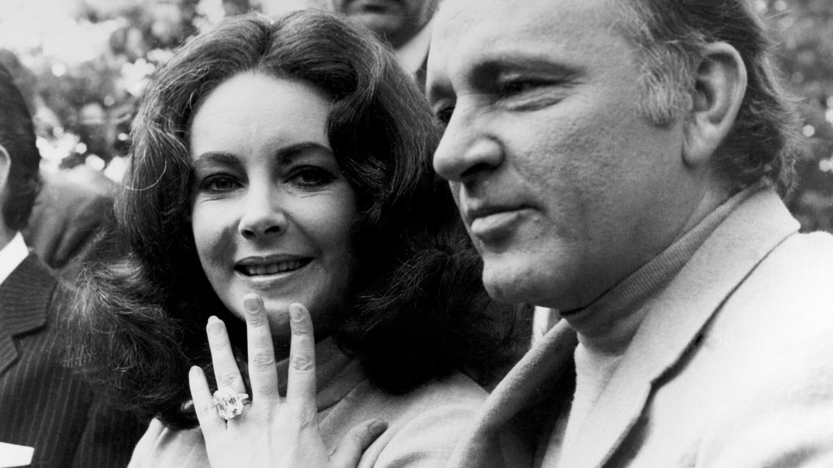 Del cuello de Elizabeth Taylor a un hospital en Botsuana: la historia del diamante más famoso de Hollywood