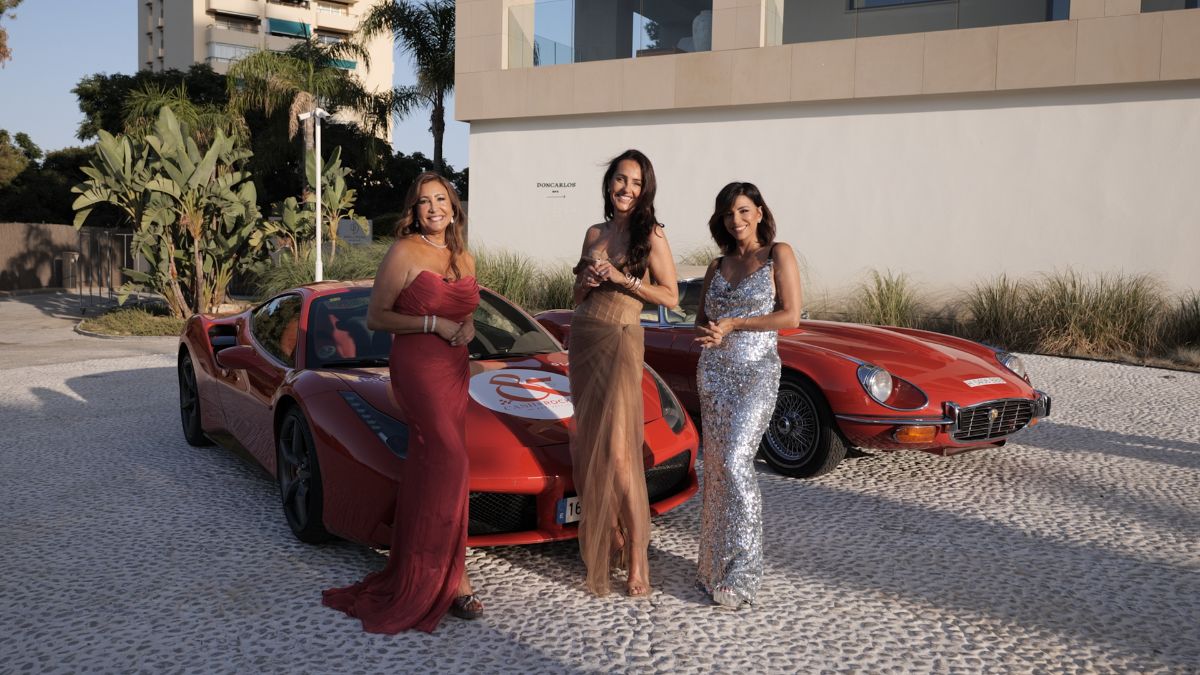 Cash & Rocket Tour 2026: la caravana de 50 mujeres y 25 coches rojos que recorrerá España por una buena causa