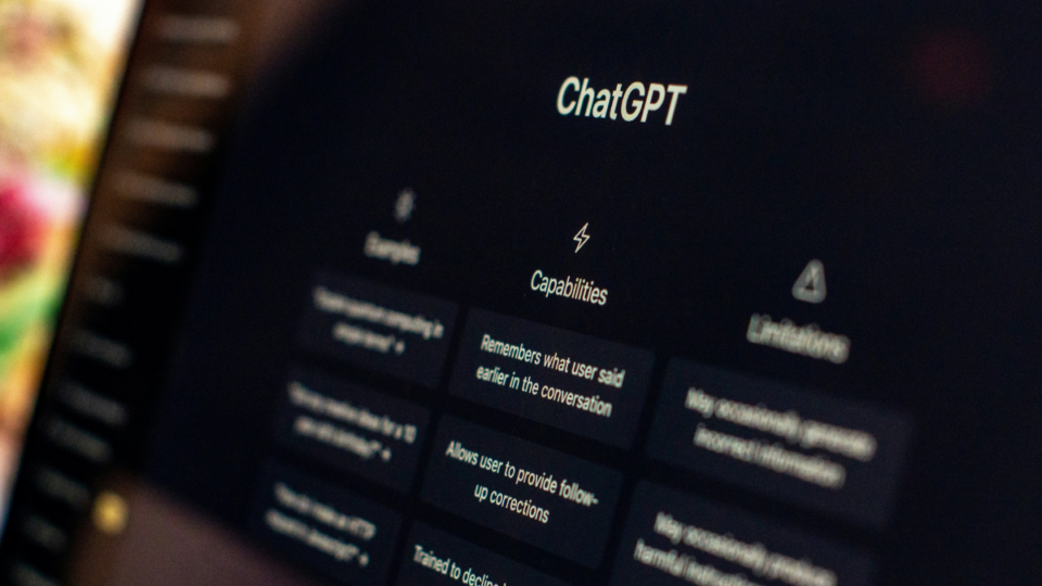 ChatGPT entra en la era de los anuncios: así cambiará la IA gratuita en España