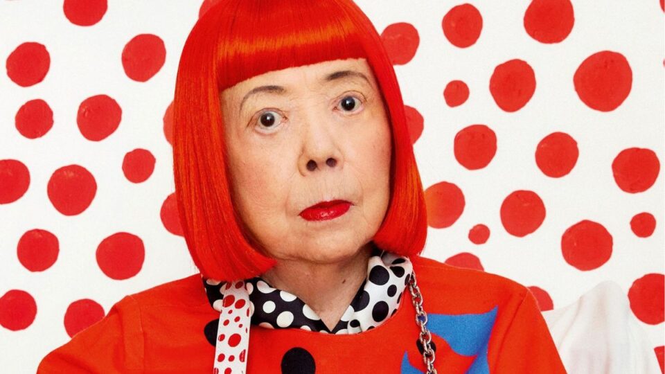 Adiós a Yayoi Kusama, la artista japonesa que vistió el lujo de lunares