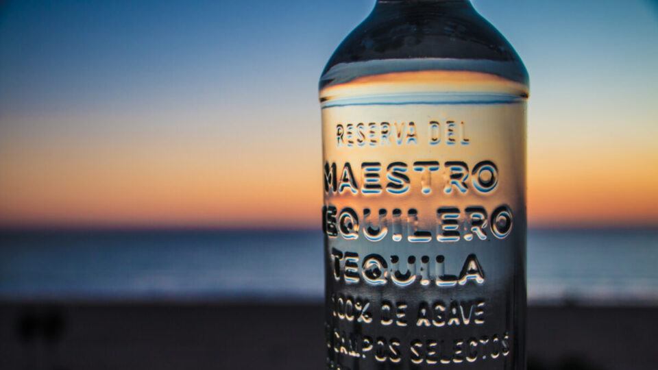 Cuando el lujo no necesita anunciarse: así es la nueva propuesta de Maestro Dobel en Ibiza