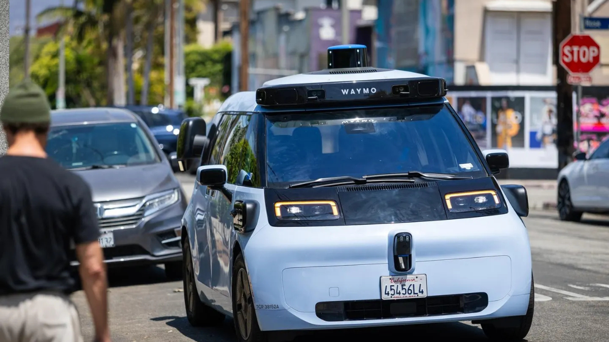 Los estadounidenses no pueden comprar vehículos eléctricos chinos. Waymo está importando miles