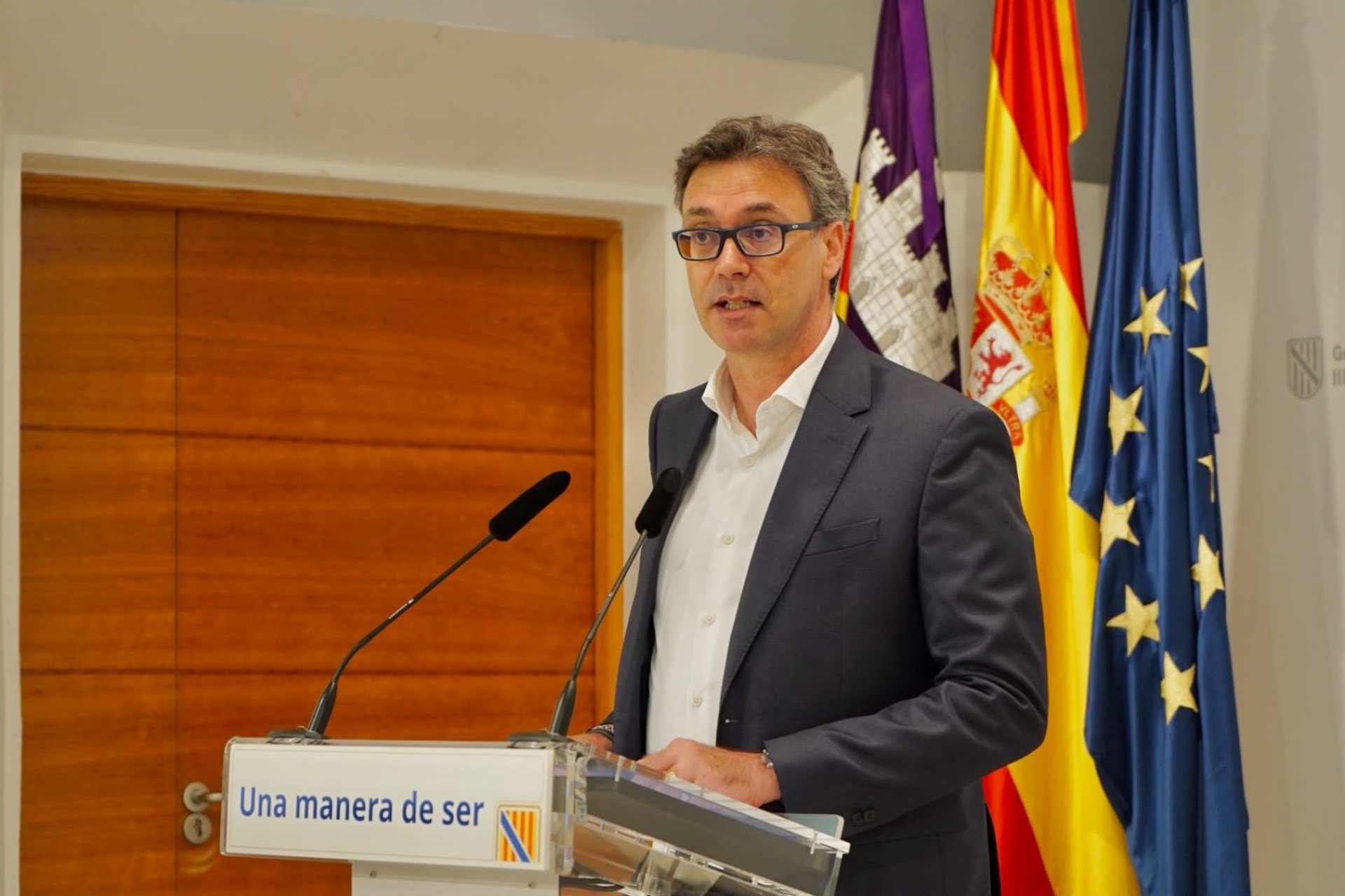 El Govern expresa su condena «firme» ante las pintadas en una inmobiliaria de Sóller: «No aportan absolutamente nada»