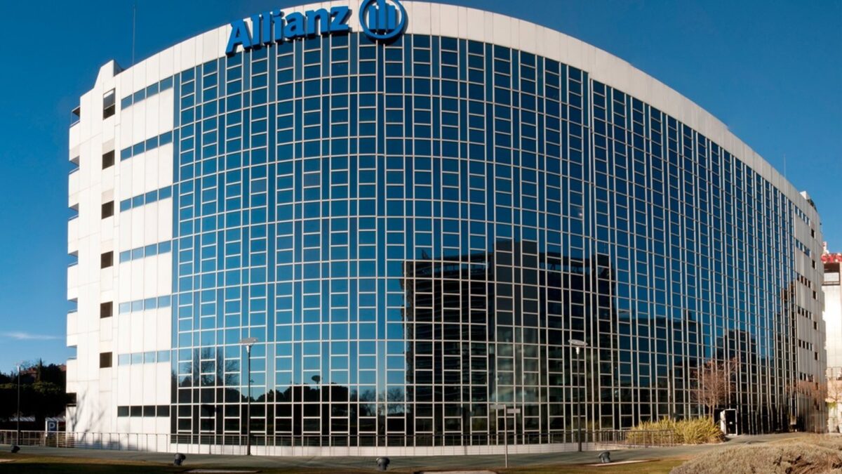 Photo: forbes.es Global Data Center Investments to Surpass $1 Trillion by 2027, Allianz Reports