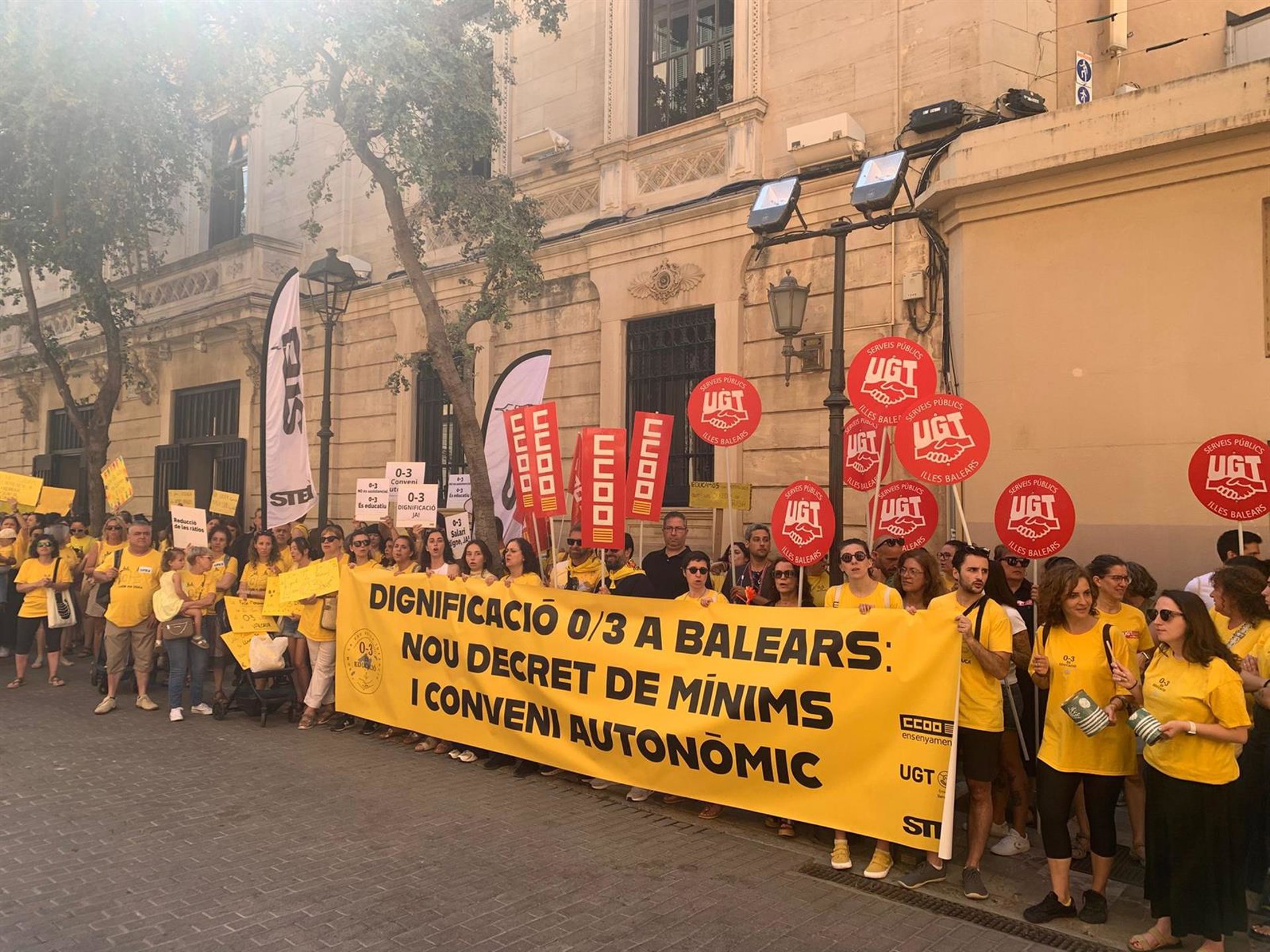 La Xarxa 0-3 denuncia que en ‘escoletes’ concertadas se obliga a las educadoras a limpiar y a cocinar