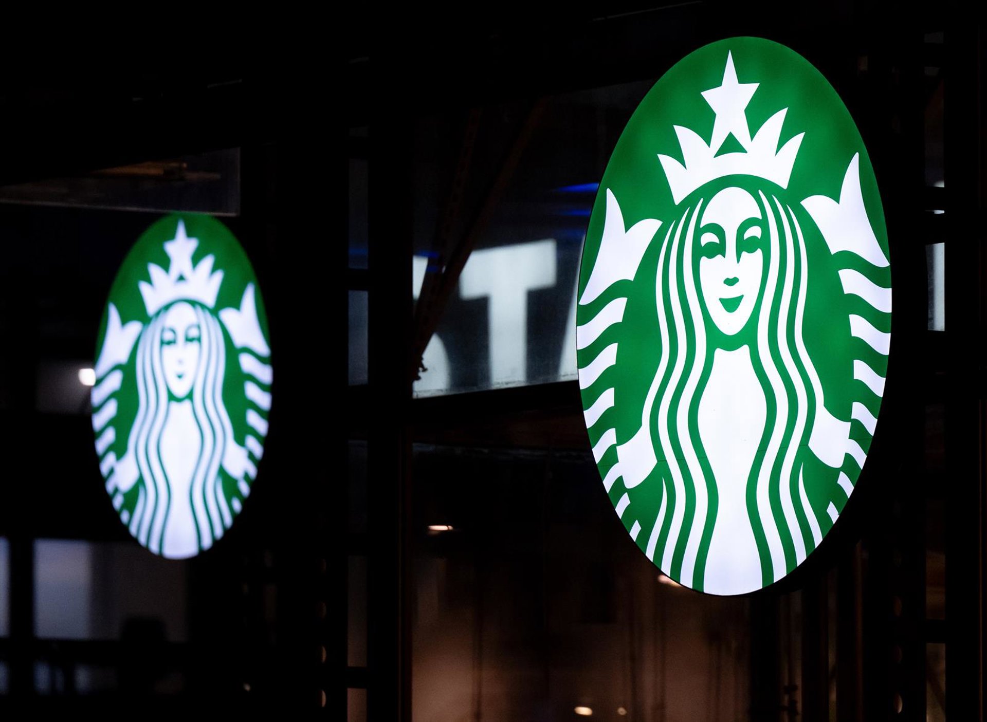 Starbucks reduce unos 220 puestos de trabajo como parte de su plan de reestructuración