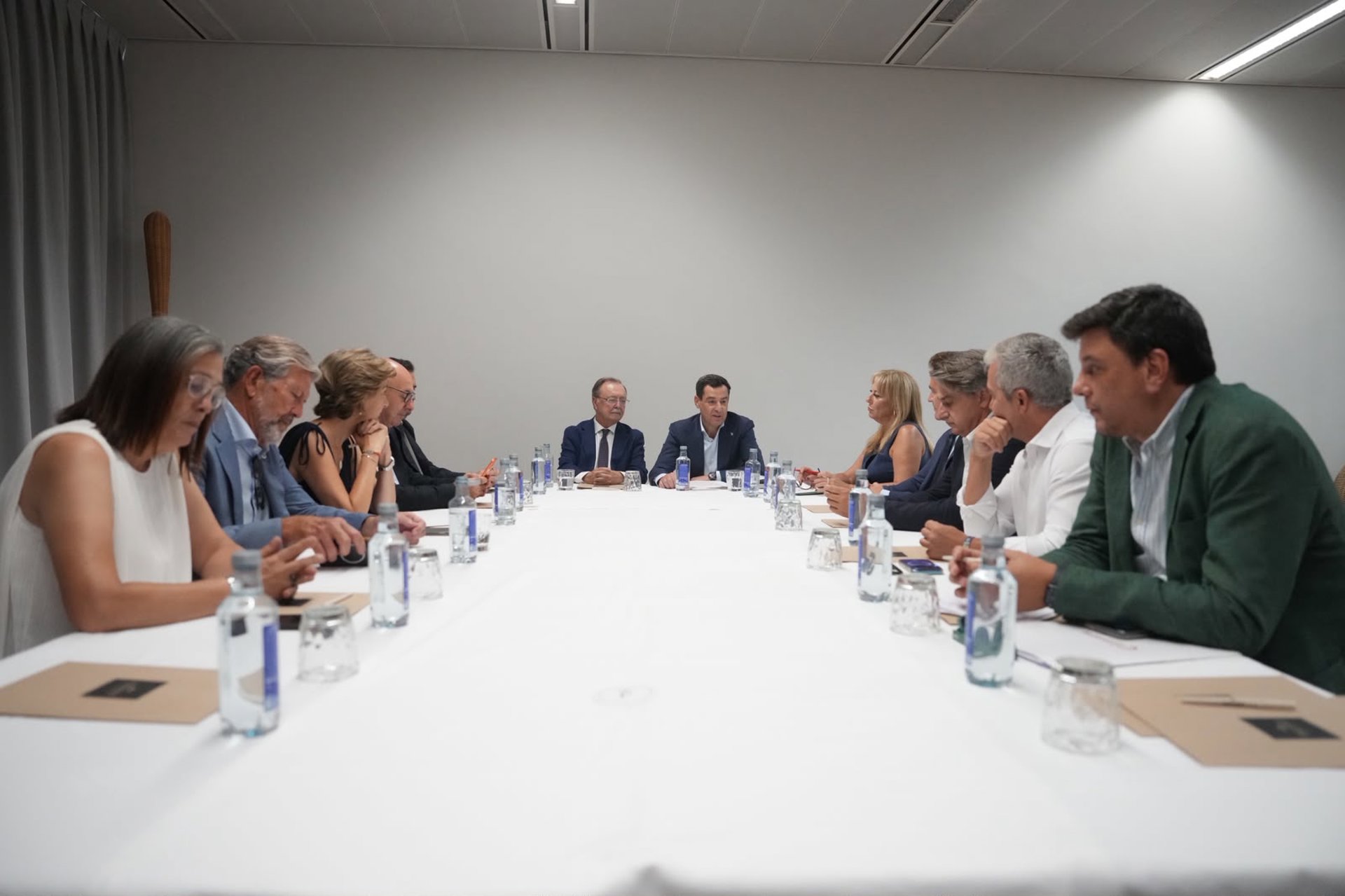 Moreno brinda a empresarios ceutíes herramientas de promoción empresarial de Andalucía por crisis migratoria