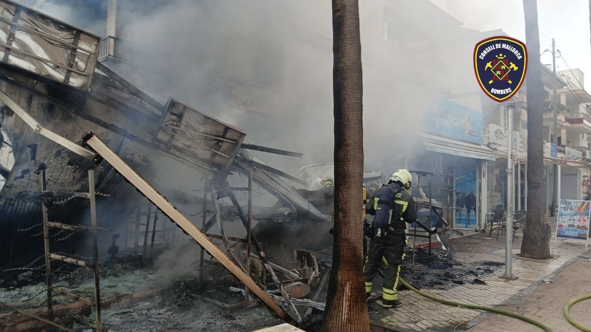La Guardia Civil busca el origen del incendio que calcinó un edificio de Can Picafort