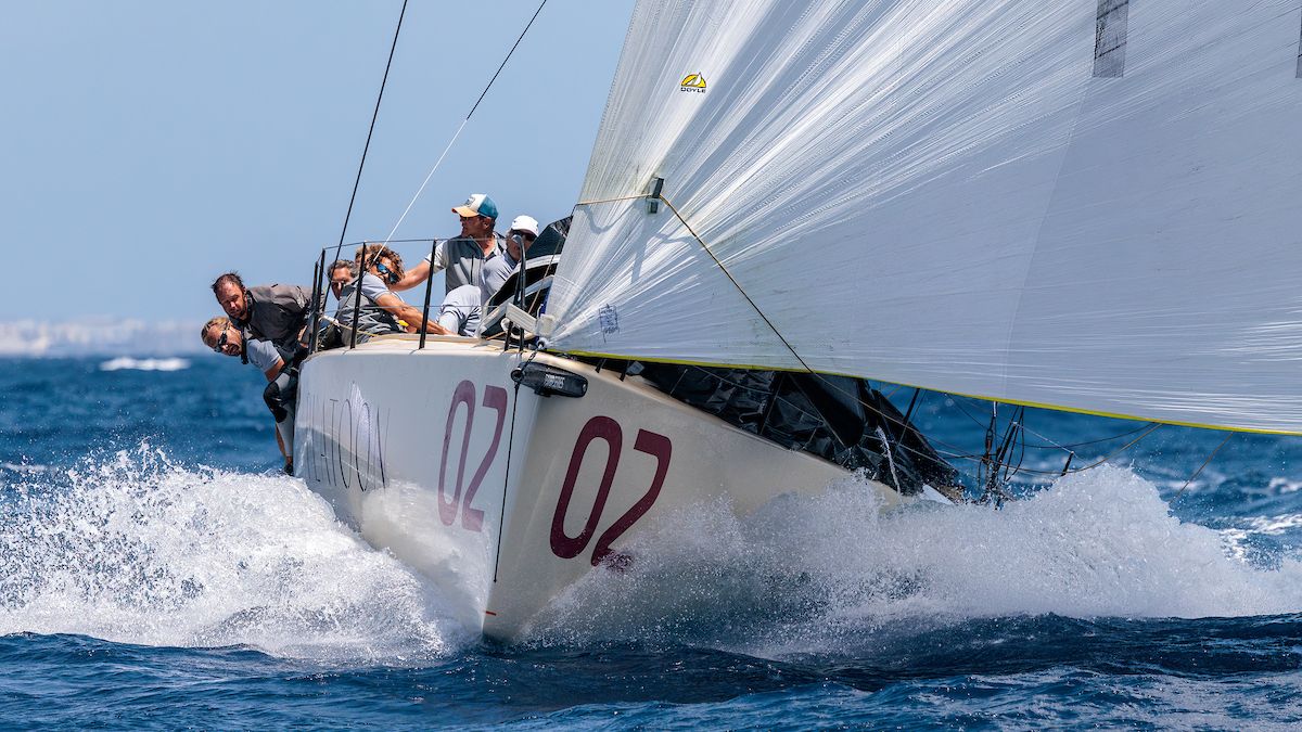 El Platoon dinamita las 52 Super Series en Puerto Calero