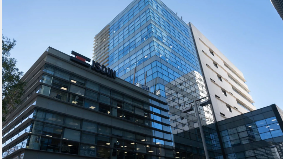 Por qué Puig pagará 1.200 millones por la mitad de Isdin que aún no controla