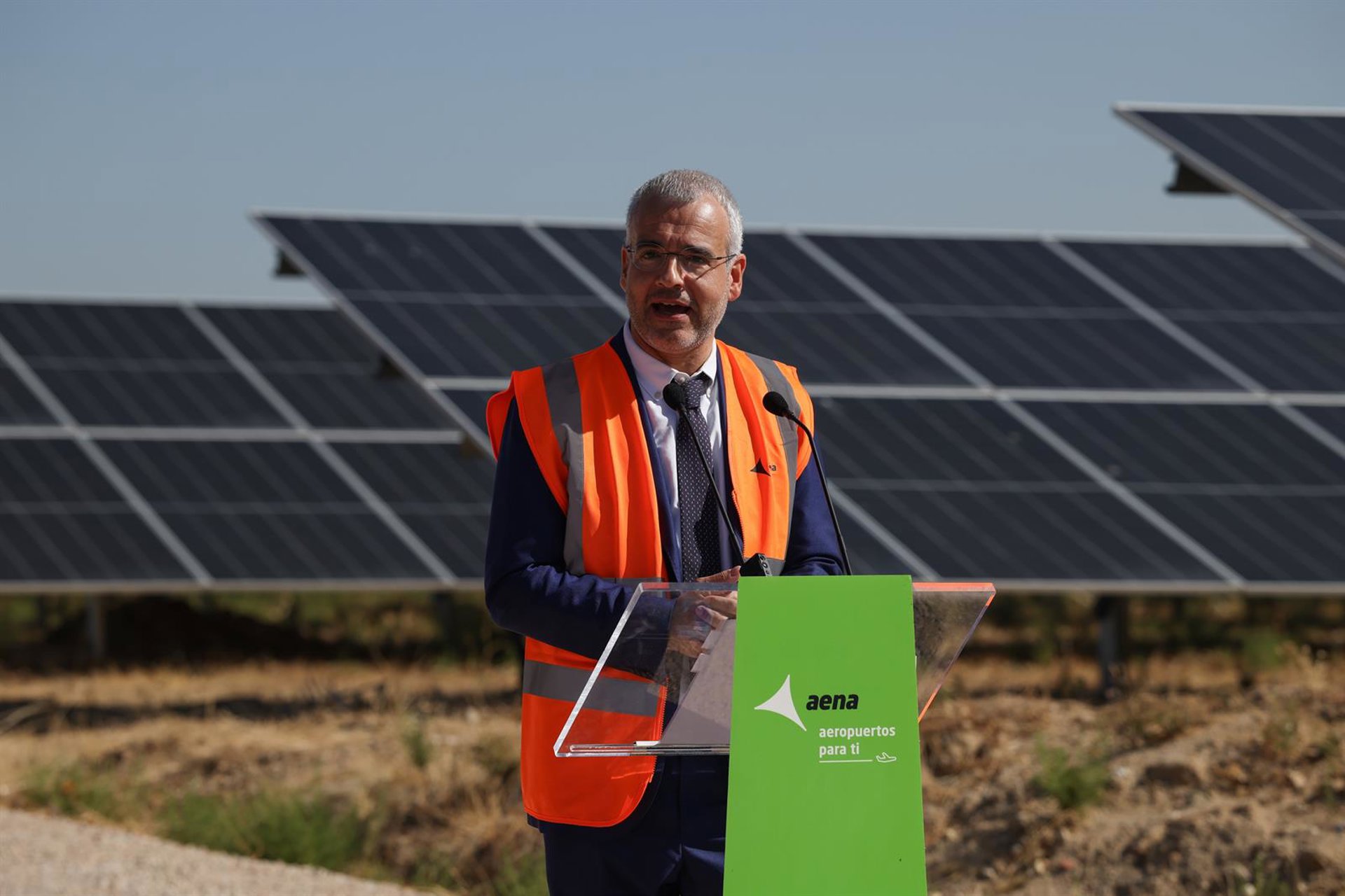 Lucena celebra que en 2029 el 51% de la energía de sus aeropuertos procederá de fotovoltaicas