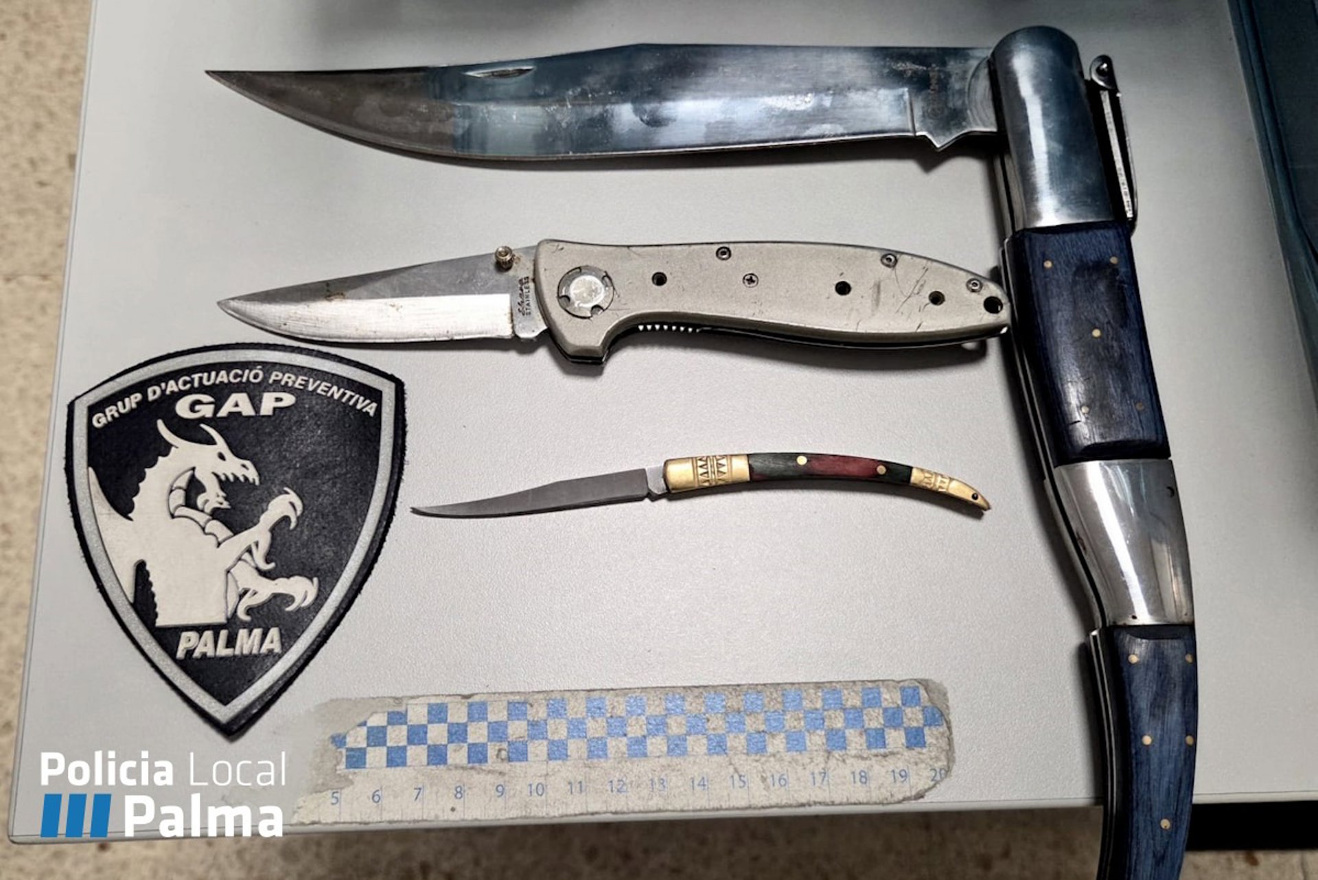 Un control policial en Son Roca se salda con tres denuncias por tenencia de armas blancas
