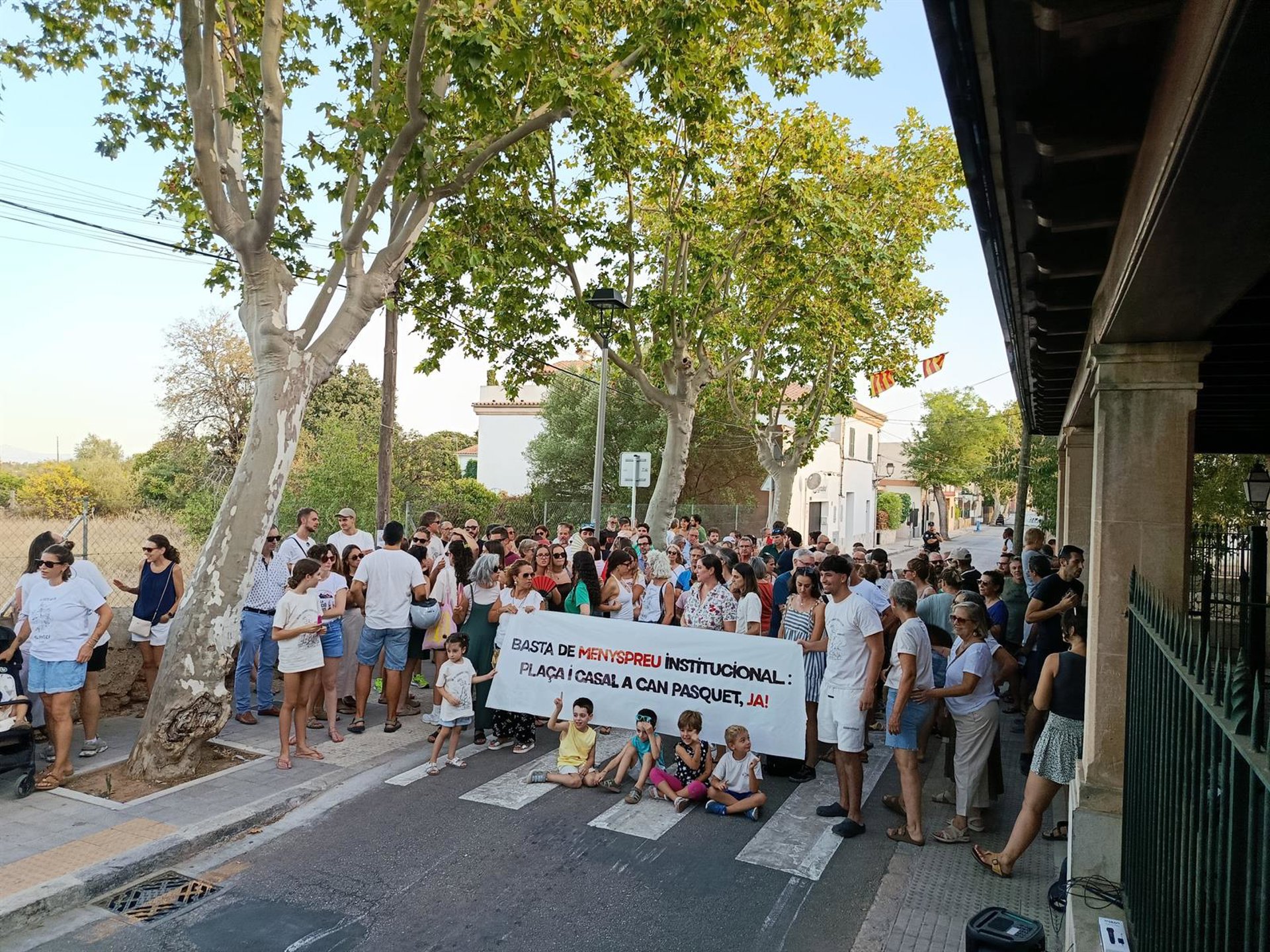 Vecinos exigen al alcalde de Palma que «deje de menospreciar» Son Sardina y compre el solar de Can Pesquet