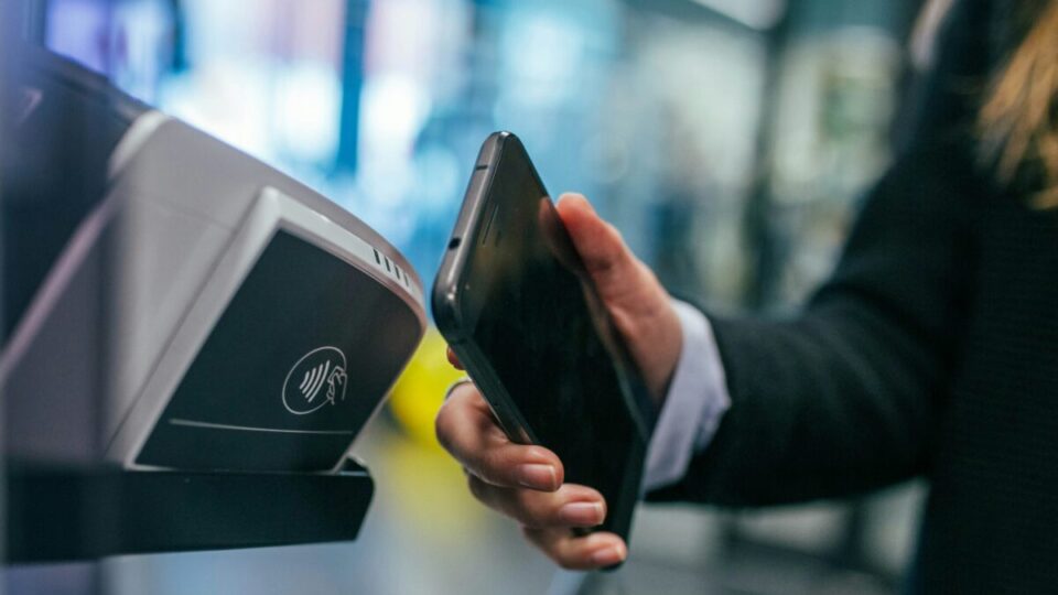 ¿Cómo está cambiando la forma de gestionar el dinero desde el móvil?