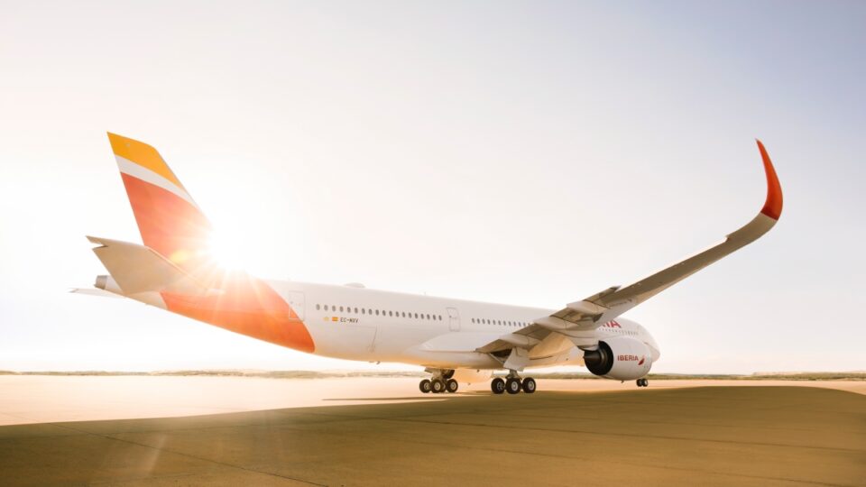 Iberia limita el precio máximo de sus vuelos con origen o destino Andalucía tras el accidente de Urda (Toledo)