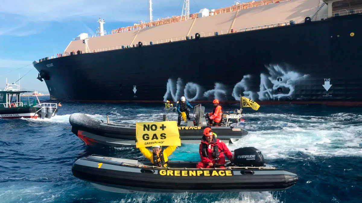 Absueltos los 11 activistas de Greenpeace juzgados por bloquear un buque gasero en Sagunto