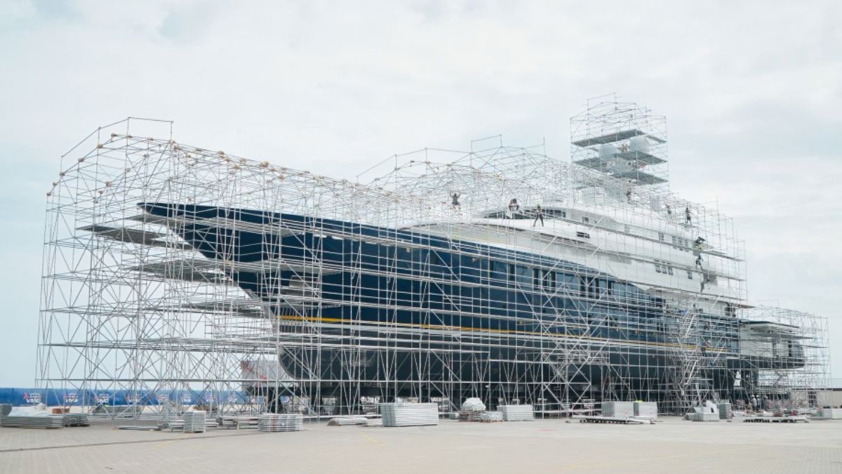 Nautipaints abre una nueva base en el puerto de Sagunto para el mantenimiento de grandes yates