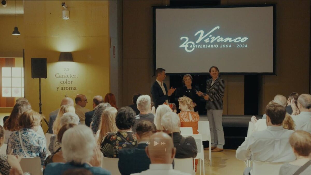 La familia Vivanco recibe el premio al Mérito Enoturístico 2026 en los premios de Rutas del Vino de España