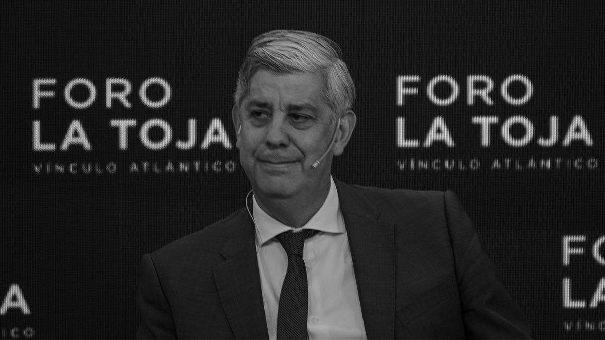 Abanca ficha a Mário Centeno, exgobernador del Banco de Portugal, como consejero para su filial de seguros